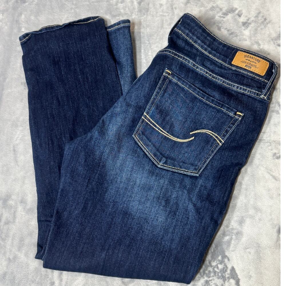 Signature Levi's Gold Mid rise slim cuffed sz 14, like new